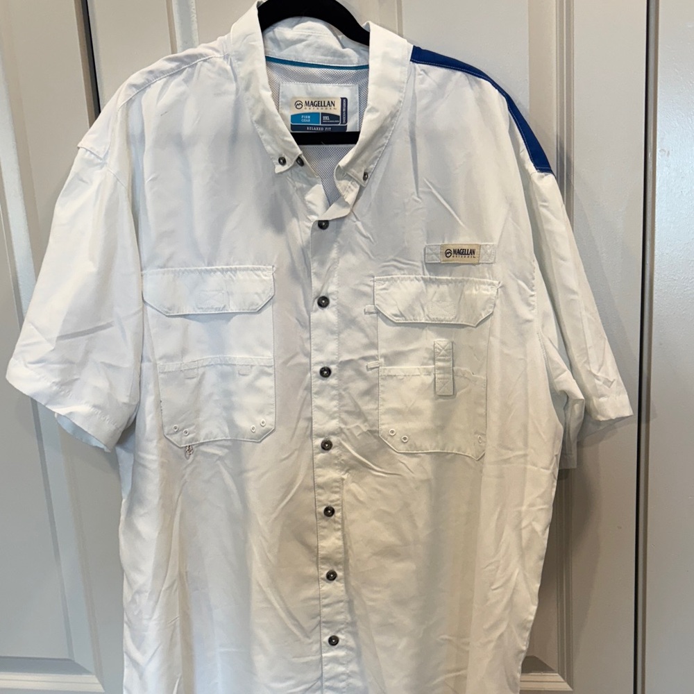 Magellan Outdoors Men's White and Blue Casual Shirt